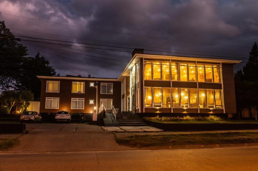 Hotel Capitán Eberhard Puerto Natales Exterior foto